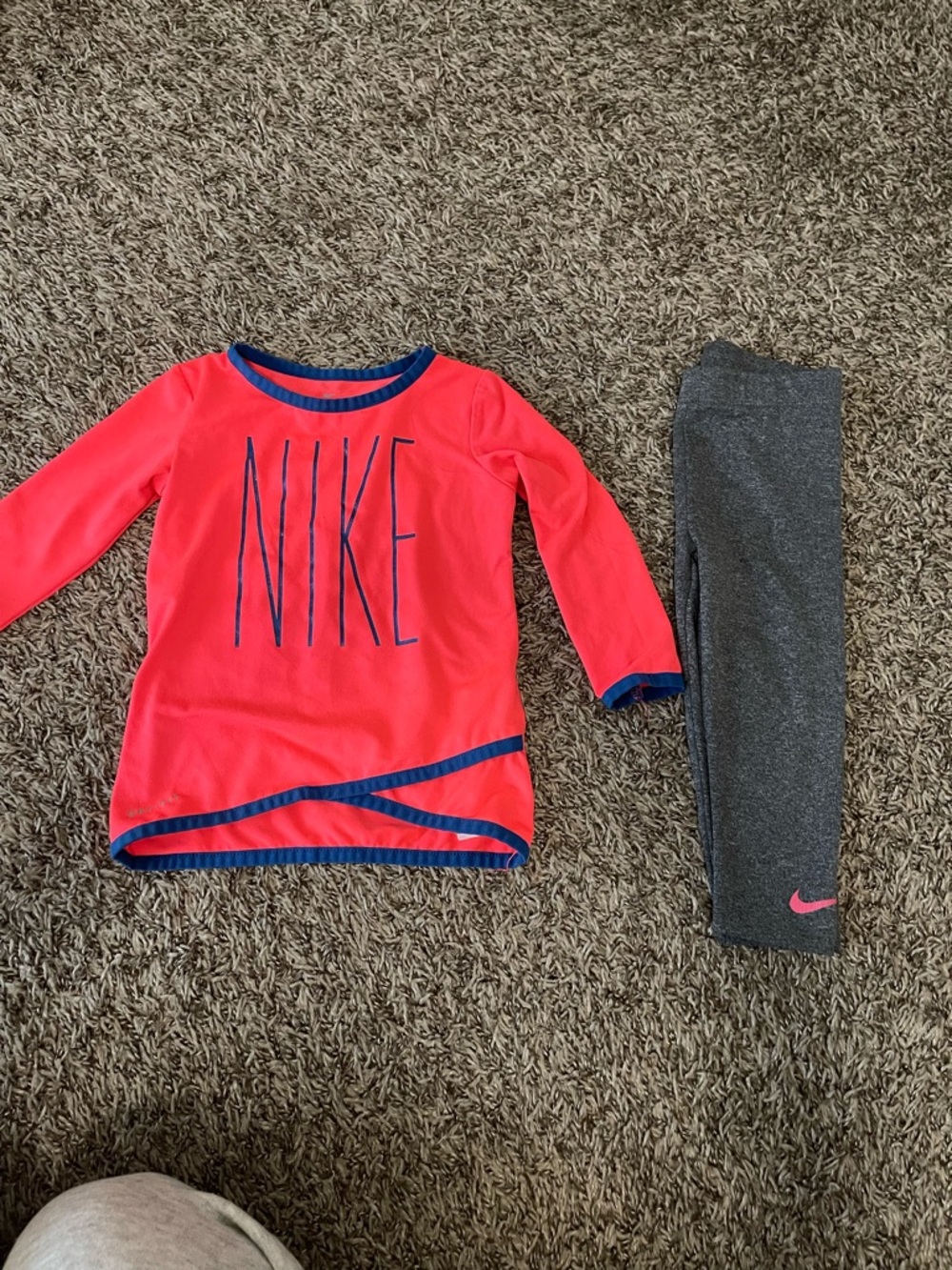 🎀Nike Pink and Blue Trim Top with Charcoal Dri-FIT Leggings